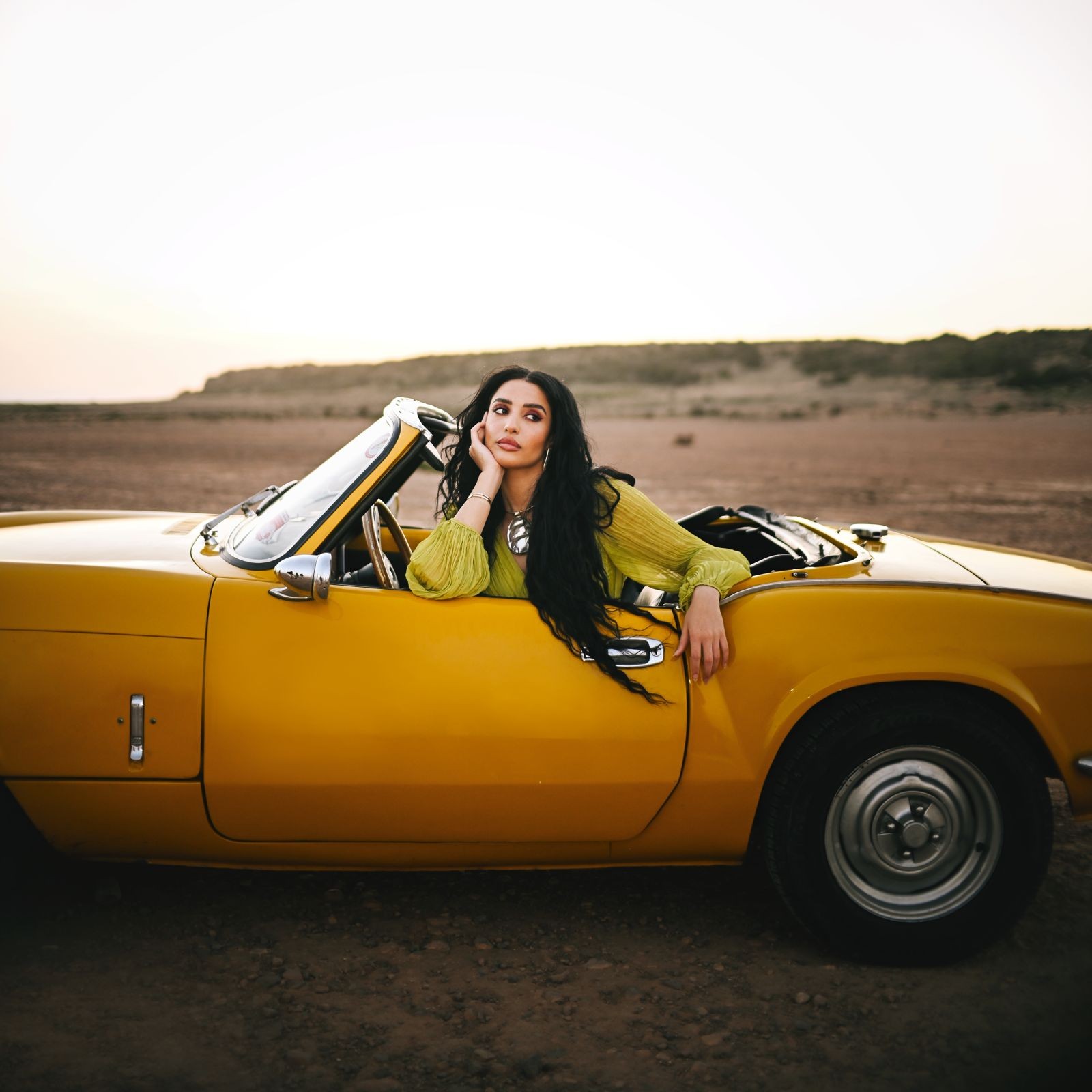 الفنانة المغربية 'إينيز' تكشف عن أغنيتها الجديدة 'ماشي عادي