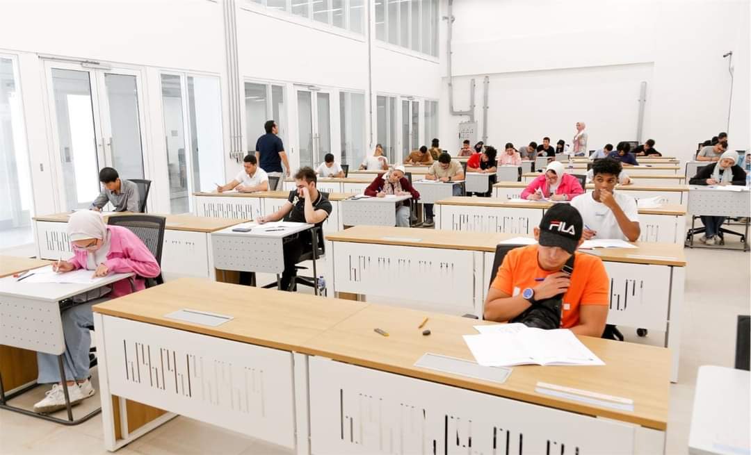 د.سامح ندا يتفقد امتحانات  الفصل الدراسى الثانى بالجامعة اليابانية  