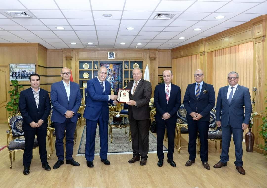 نائب رئيس الجامعة اليابانية يزور جامعة المنصورة  لبحث التعاون المشترك  
