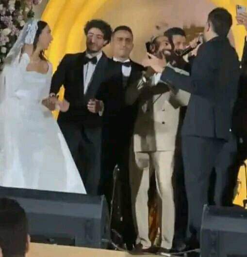 بالصور .. محمد صلاح ونجوم منتخب مصر يشعلون زفافلاعب الفريق الأول لكرة القدم بالنادي الأهلي ”محمد هاني”