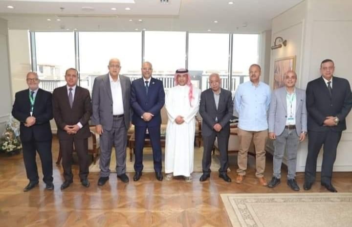 وزير العمل يشهد إجتماعا لتطوير الجامعة العمالية
