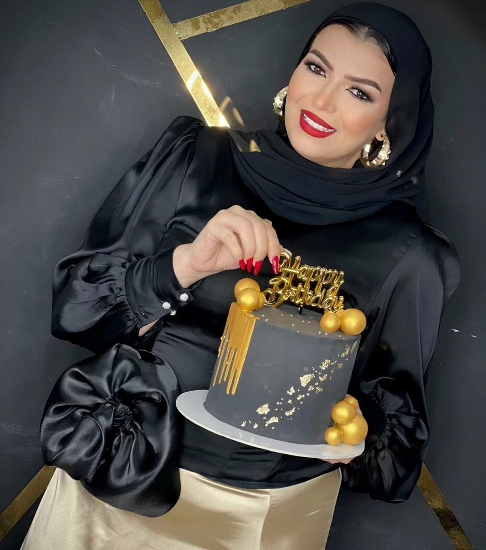الدكتور عمرو الفارسي يهنئ الاعلامية رشا دياب بعيد ميلادها