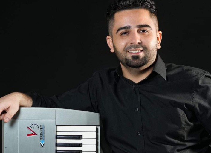 حسن العلو بدأت رحلتي مع الموسيقي في سن مبكر
