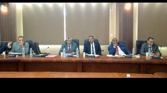 مجلس جامعة أسوان يناقش استعدادات الجامعة للامتحانات الفصل الدراسي الاول ،،، ويعمل علي الإنتهاء من تجهيزات كلية طب الأسنان 