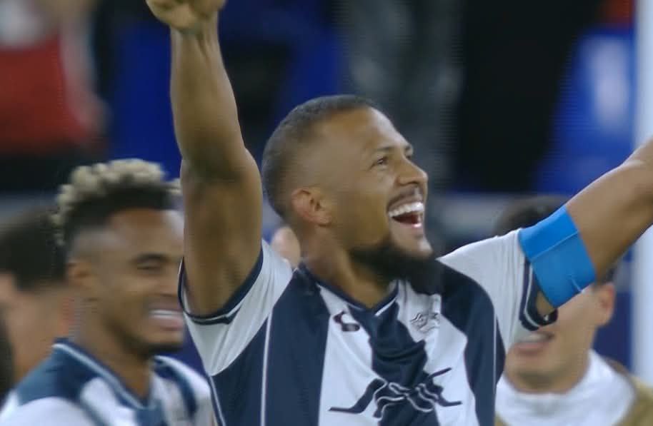 فاز فريق باتشوكا علي نظيره فريق الأهلى وحقق كأس التحدي ليصعد لنهائي كأس انتركونتننتال