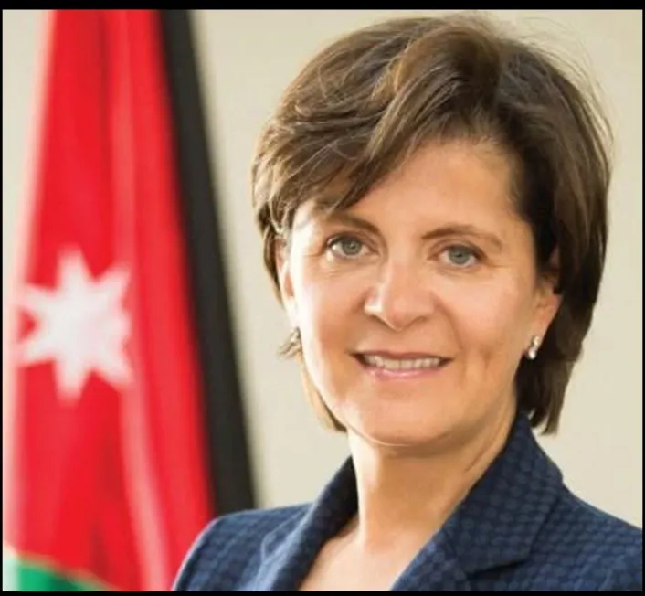  الوزيرة لينا عناب 