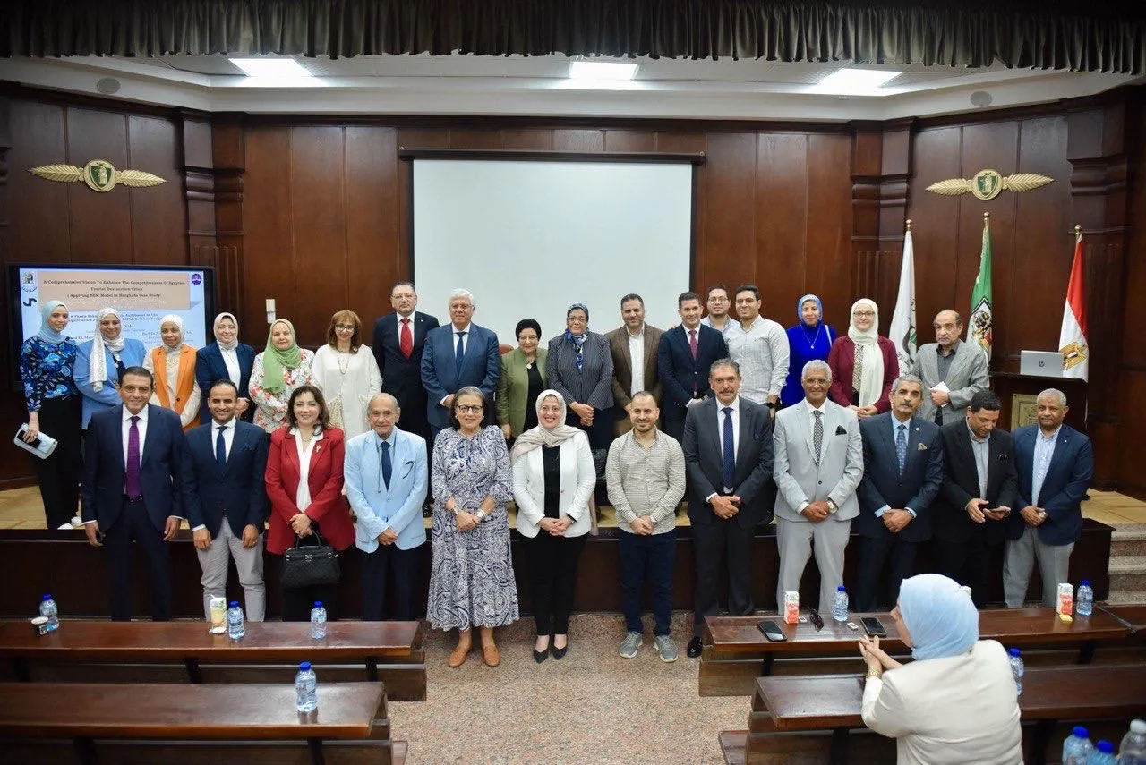 وزير التعليم العالي يترأس لجنة مناقشة رسالة دكتوراه بكلية التخطيط الإقليمي والعمرانى بجامعة القاهرة