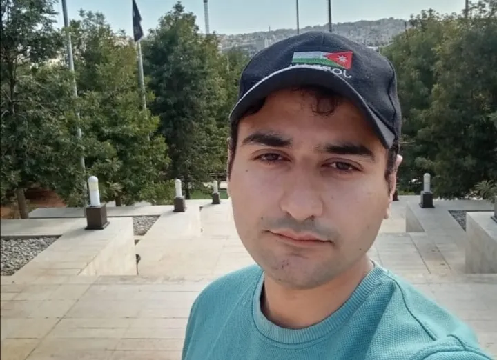 الكاتب عدنان خضر 