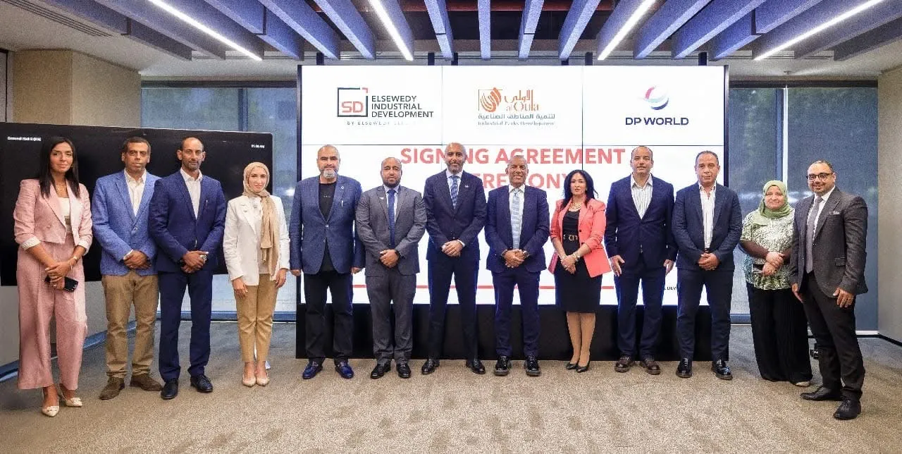 باستثمارات 1.42 مليار جنيه "دي بي ورلد" توقع اتفاقية مع "السويدي للتنمية الصناعية" لإنشاء منشأة للتخزين المبرد