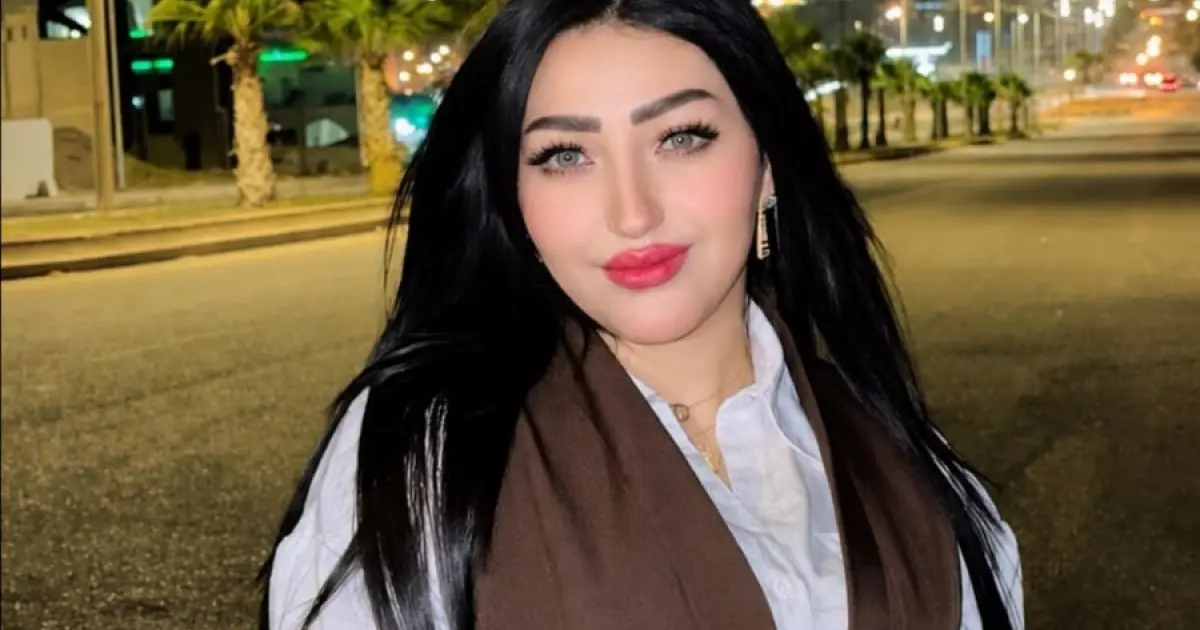 الفنانة سالي طارق